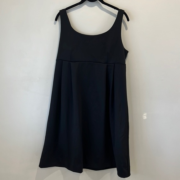 GAP Dresses & Skirts - Gap maternity size M scoop neck simple black dress